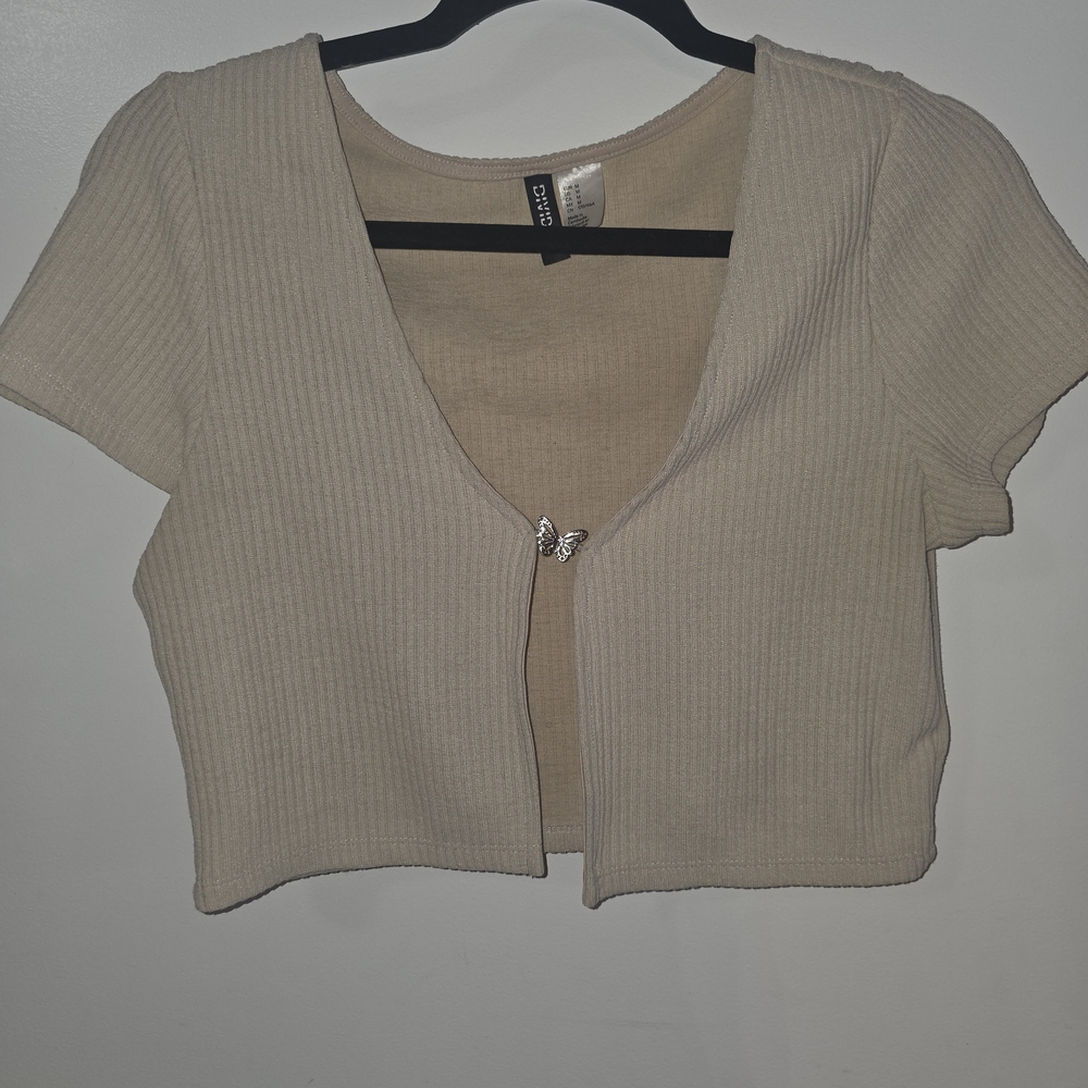 H&M Beige Ribbed Cropped Cardigan with Butterfly Clasp
